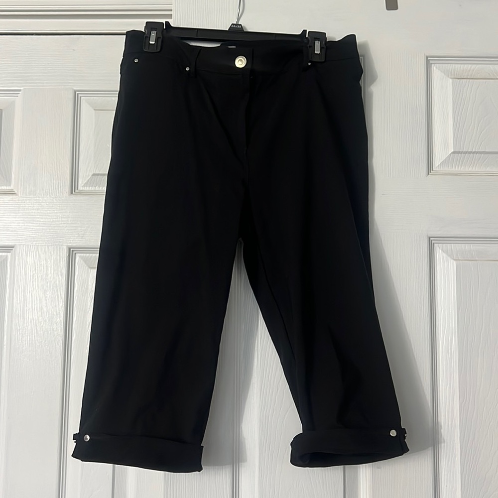 NWT- 89th and Madison black Capri pants size 14P